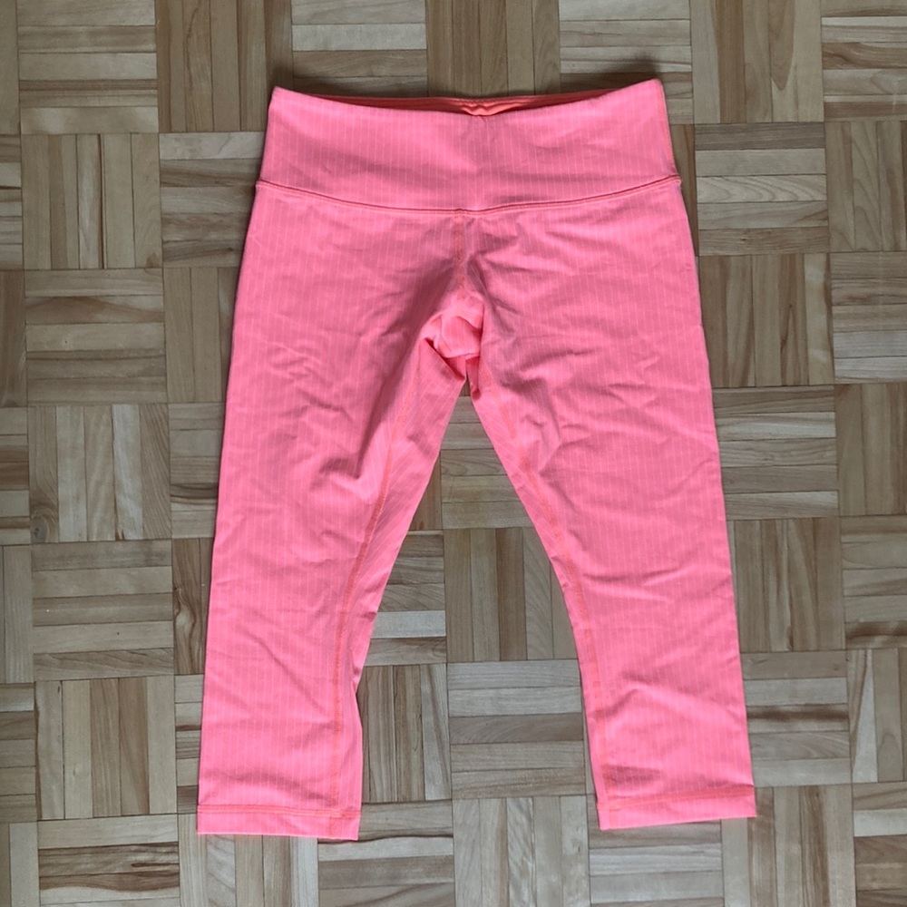 Lululemon Wunder Under crops size 8 neon orange white pinstripe